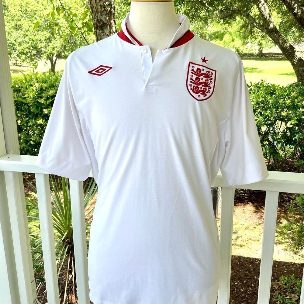 Umbro England Three Lions Jersey. Size 48